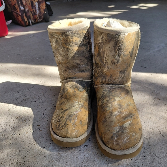 Ugg Metallic Foil Classic Short Boots - Picture 4 of 6